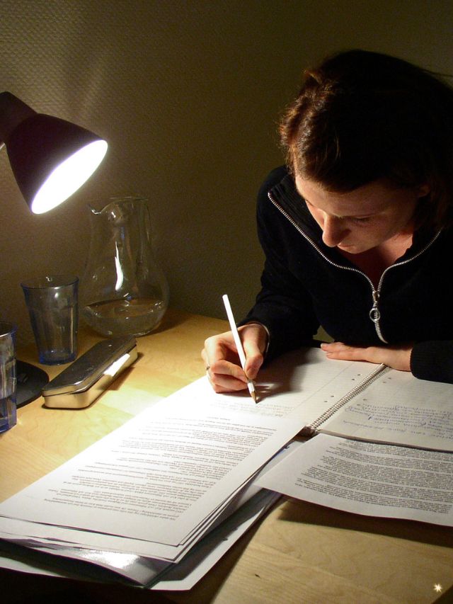 Read more about the article Here are 9 reasons why studying at night can boost academic success.